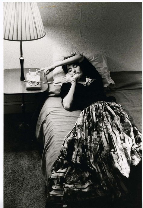 Woman lying on bed with telephone in her hand, ca.1986. Photo David Seidner Woman Laying, Woman Bedding, Female Reference, Film Inspiration, Vintage Photography, Beautiful Photography, Hotels Room, Pose Reference, Creative Photography