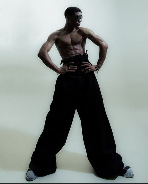 Male Model Editorial High Fashion, Male Runway Poses, Men Editorial Poses, High Fashion Poses Men, Men Model Poses, Abstract Poses, Male Model Poses, Pose Mannequin, Male Silhouette