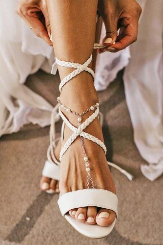 Wedding Sandals Youll Want To Wear Again ★ See more: https://www.weddingforward.com/wedding-sandals/3 Country Shoes Boots, Wedding Sandals For Bride, Cowgirl Boots Wedding, Bride Sandals, Boho Wedding Shoes, Wedding Shoes Sandals, Cowgirl Wedding, Stile Boho Chic, Wedding Shoes Comfortable