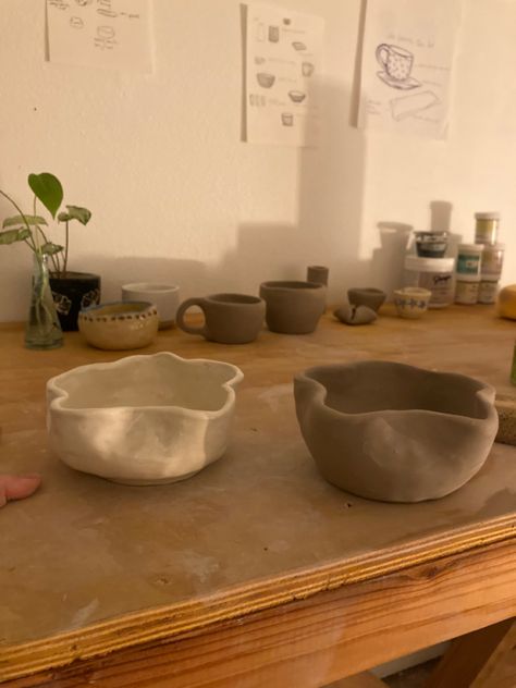 Pottery Ideas For Beginners Aesthetic, Pinch Pot Ideas Ceramics Aesthetic, Ceramic Astethic, Poterry Aesthetic, Airclay Ideas Aesthetic, Pottery Asethic, Handmade Pottery Aesthetic, Pottery Inspo Simple, Cermanics Aesthetic