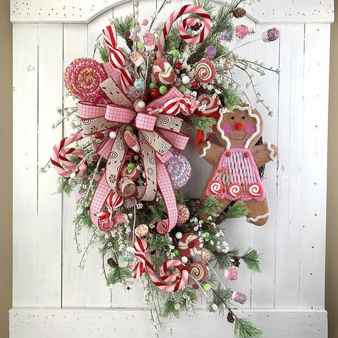 Janine Langley (@bluebelldoordesigns) • Instagram photos and videos Fake Candy Decorations, Candy Wreath Christmas, Candy Decorations Diy, Pinterest Christmas, Christmas Crafts Diy Projects, Candy Wreath, Holiday Wreaths Diy, Burlap Christmas Wreath, Gingerbread Christmas Decor