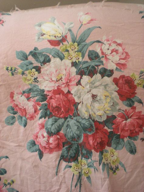 Pink Backround, Pink Floral Fabric, Floral Bedroom, Chintz Fabric, Vintage Floral Fabric, Pretty Fabric, Design Bedroom, Vintage Textiles, Floral Vintage