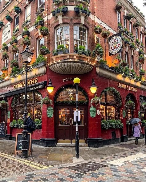 British Pub, London Pubs, England London, Building Facade, London Photos, Covent Garden, City Buildings, Uk Travel, Garden Patio Furniture