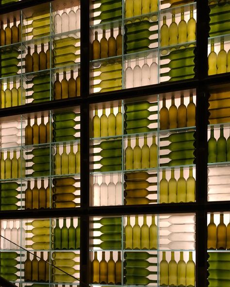 Home Bar Ideas, Wine Bottle Wall, L Wallpaper, Glass Bottles Art, 3d Panels, Bottle Wall, Deco Originale, Garden Art Projects, Garden Art Crafts