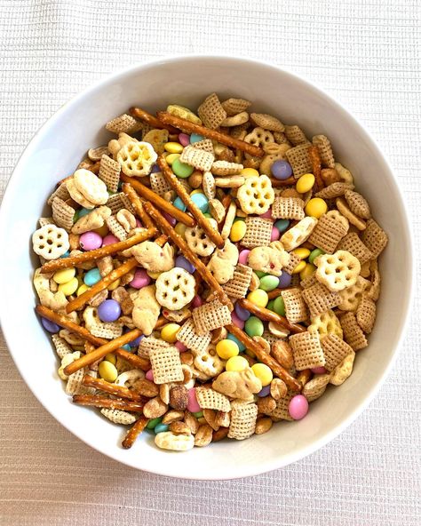 Honeycomb Trail Mix Recipes, Honeycomb Cereal Recipes, Cheesy Zucchini Rice, Honeycomb Cereal, Zucchini Rice, Texas Trash, Bunny Bait, Honey Roasted Peanuts, Snack Mixes