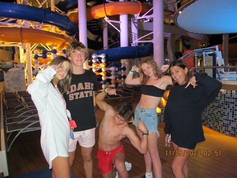 Cruise friends Funny Cruise Pictures, Cruise Friend Group, Cruise Aesthetic Pics Friends, Cruise Teen Club, Cruise Picture Ideas Friends, Cruise Friends Aesthetic, Cruise Pics Ideas, Bahamas Cruise Outfits, Cruise Aesthetic Pics