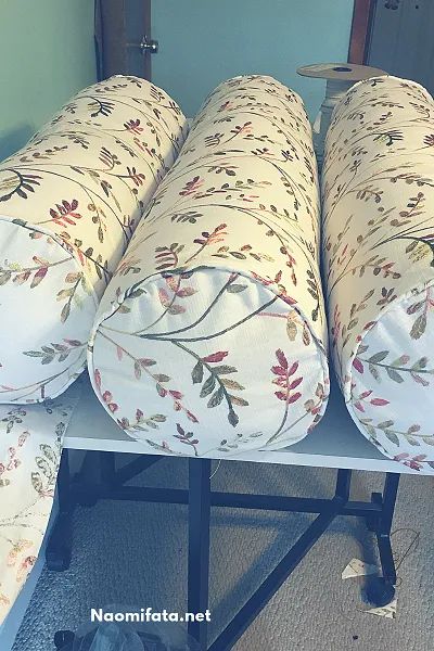 Make your own bolster pillows - DIY Slipcovers and Alterations Syprosjekter For Nybegynnere, Beginner Sewing Projects Easy, Leftover Fabric, Bolster Pillow, Fabric Baskets, Sewing Projects For Beginners, Love Sewing, Sewing Tips, Sewing For Beginners