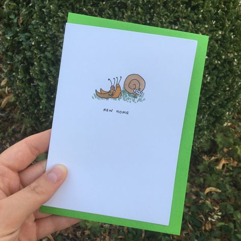 Happy snails find a new home - these critters have just moved house and are celebrating! A cute little card to send to a loved one who is moving into their new home. Whether it is their first home or they are moving house, this card is a cute way to let them know you are thinking of them. Each design is hand drawn and painted with watercolour. Each card is printed to order and the envelope colour will be chosen at random from a rainbow selection! First Home Cards Handmade, New Home Cards Diy, Moving In Card, House Warming Cards Handmade, House Warming Card Designs, House Warming Card, Moving House Card, New House Card, Moving Card