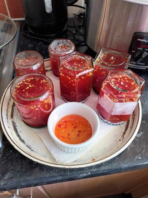 Sweet chilli jam - Slow Cooker Tip Bacon Rolls Recipe, Slow Cooker Roasted Potatoes, Strawberry Basil Jam, Slow Cooker Lasagne, Chicken Soup Slow Cooker, Chili Jam, Sausage Casserole Recipes, Curried Sausages, Slow Cooker Baking