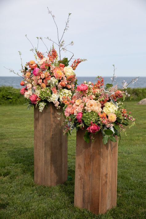 Sayles Livingston Design - Laura and Tom Altar Alternatives Wedding, Wedding Alter Pedestal, Wedding Aisle Pillars, Wedding Flowers On Pillars, Arbour Alternatives, Pedestal Wedding Flowers, Flower Stand Wedding Ceremony, Wedding Flower Pedestal, Wedding Flower Isle