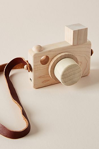 Photography Gear Accessories, Wooden Camera, Dslr Photography Tips, Camera Dslr, Dslr Photography, Toy Camera, Kids Wooden Toys, Construction Toy, Photography Gear