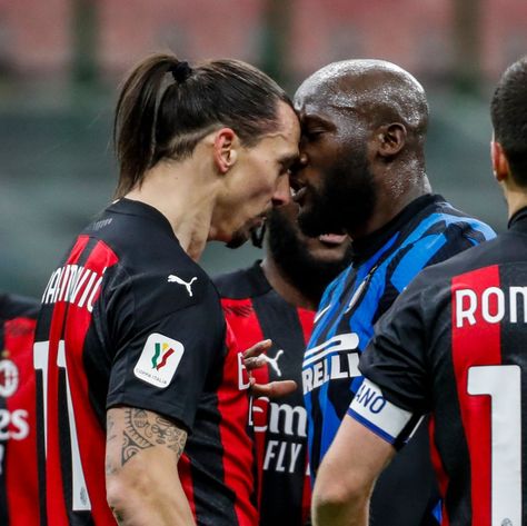 Zlatan Ibrahimovic, Romelu Lukaku, Zlatan Ibrahimović, Retro Football, Batman Vs, Soccer Pictures, Soccer Club, Inter Milan, Ac Milan