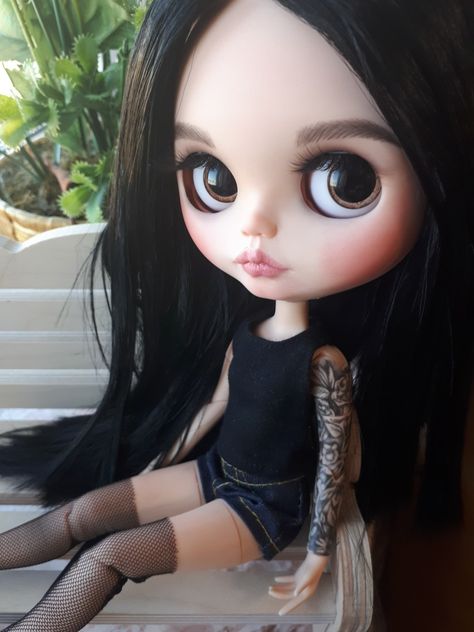 Black Hair Pale Skin, Monty Jay, No Bangs, Brown Eyes Black Hair, Brown Hair Brown Eyes, Living Dolls, Doll Parts, Dark Brown Hair, Pretty Dolls