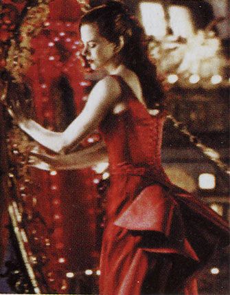 Wedding dress/hairstyle/makeup of my dreams... Moulin Rouge Red Dress, Nicole Kidman Moulin Rouge, Satine Moulin Rouge, Film Moulin Rouge, Moulin Rouge Movie, Moulin Rouge Costumes, Time Meme, Movie Time, Duchess Satin