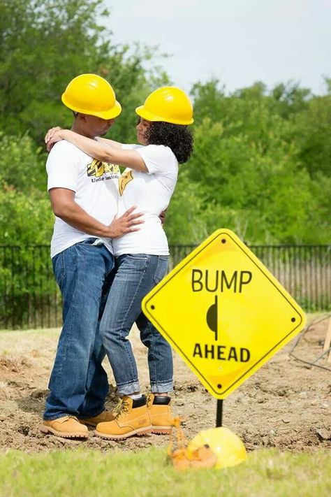 Pregnancy Reveal Session. Construction Theme Heavy Equipment Gender Reveal, Construction Gender Reveal, Construction Baby Announcement, Funny Pregnancy Pictures, Funny Maternity Pictures, Bump Ahead, Pregnancy Pics, Cute Pregnancy Announcement