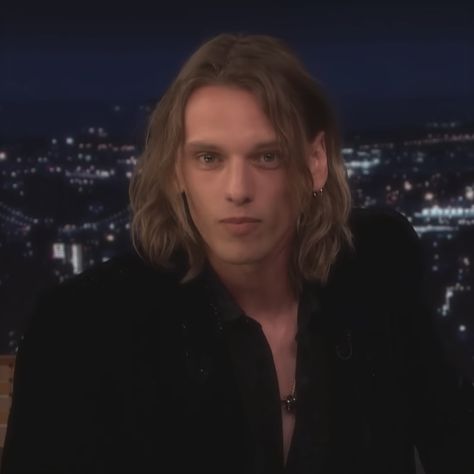 Jamie Campbell Bower Jimmy Fallon, Jamie Campbell Bower Icon, Jamie Campbell Bower Aesthetic, Stranger Things Vecna, Aesthetic Stranger Things, Jimmy Fallon Tonight Show, Jimmy Fallon Show, Jamie Bower, Harry Hook