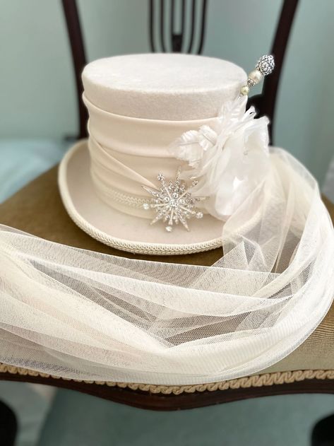 Hats With Veils, Wedding Top Hat, Bridal Tops, Long Veil, Wedding Hat, Ivory Bridal, Lace Veils, Ivory Tops, Ivory Wedding