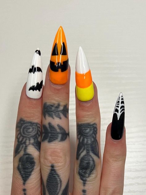 Handpainted Halloween nails ️ *Design works best w medium-XL length* * Message me for custom sizes  * Message me for different shape ♡Message me if you want them facing the other way! ♡ ♡Neatly packaged to stay safe during delivery♡ Jacko Lantern Nails, Jack O Lantern Nail Designs, Halloween Nails Jack O Lantern, Goth Nails Simple, Candy Corn Nails Halloween, Halloween Nails Vampire, Halloween Nails Candy Corn, Jack O Lantern Nails, Vampire Nails Gothic