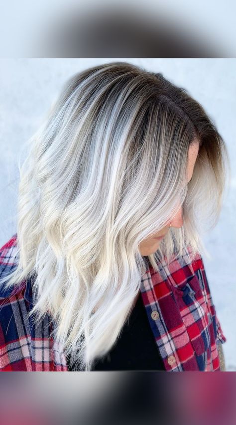 Rooted White Blonde Hair, Dark Roots Blonde Hair Balayage, Ash Blonde Hair Balayage, Short Platinum Blonde Hair, Blonde Hair With Dark Roots, Hair With Dark Roots, Platinum Blonde Balayage, Blonde Hair With Roots, Ice Blonde Hair