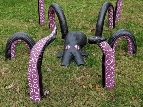 I made a KRAKEN for my Halloween yard haunt - Imgur Halloween Nautical Decor, Kracken Halloween Decor, Kraken Halloween Decor, Gasparilla Decor, Pirate Decorations Diy, Ocean Halloween, Swamp Halloween, Halloween Yard Haunt, Spooky Beach