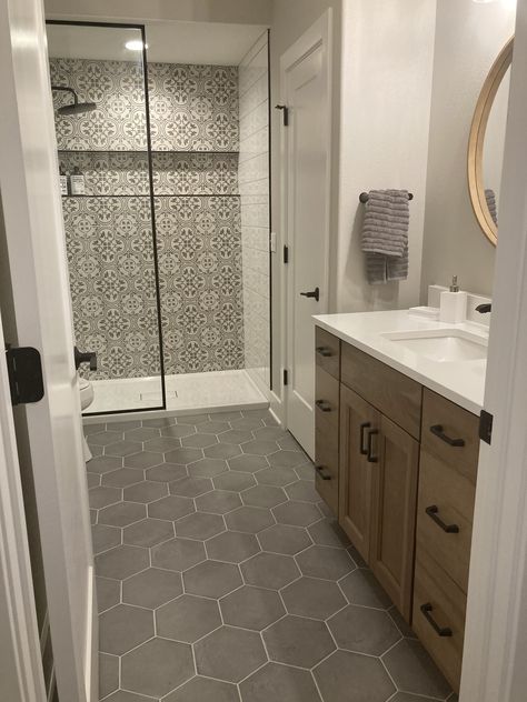 Basic Bathroom Ideas, Brown Tile Floor Bathroom, Teen Boys Bathroom Ideas, 2024 Bathroom, Neutral Bathroom Decor, Warm Bathroom, Construction House, Guest Bathroom Remodel