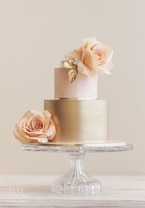 Cake With Flowers, Engagement Cakes, Gold Cake, Wedding Cake Inspiration, Beautiful Wedding Cakes, Savoury Cake, Wedding Cake Designs, Pretty Cakes, Creative Cakes