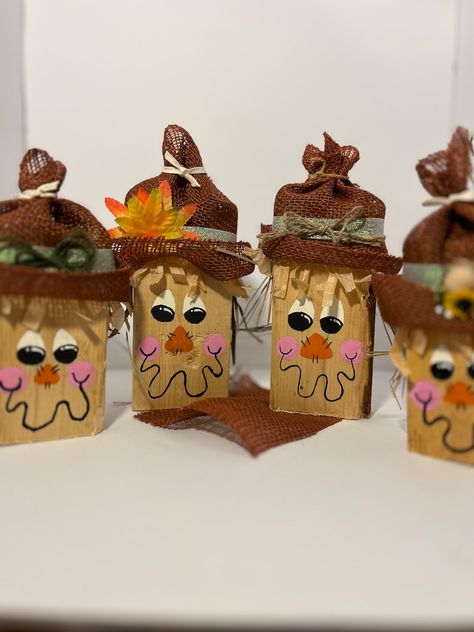 Scarecrow Home Decor - Etsy Painted Bricks Crafts, Cheap Halloween Diy, 2x4 Crafts, Brick Crafts, Diy Scarecrow, Scarecrow Crafts, Fall Wood Crafts, Halloween Wood Crafts, Wooden Christmas Crafts