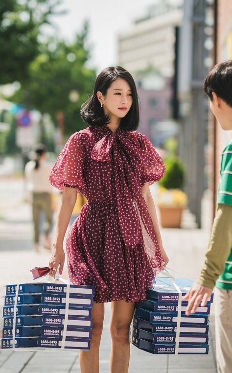 Iu Dress, Luxurious Outfits, Blackpink Wallpapers, Blouse Casual Fashion, Wallpapers For Desktop, Bts Ot7, Wallpaper Bts, Korean Fashion Dress, Women Formals