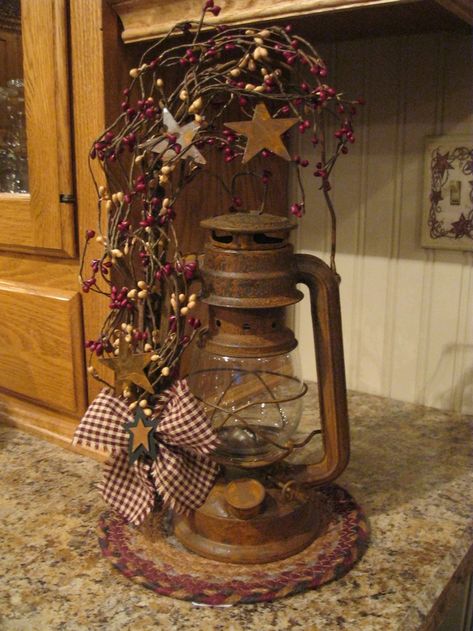 Primitive Decor Ideas, Primative Decor, Old Lanterns, Lantern Ideas, Primitive Homes, Prim Decor, Americana Decor, Primitive Decorating Country, Christmas Lanterns