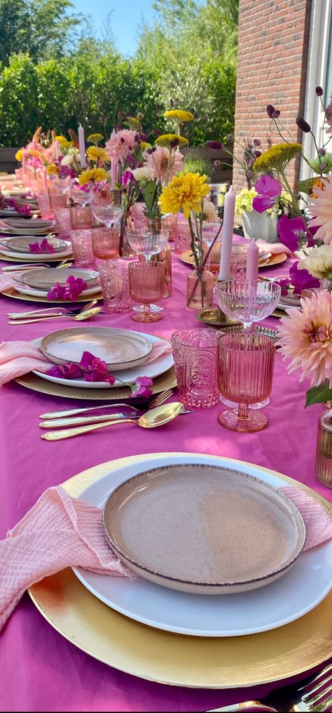 Tafelstyling verhuur, in elk gewenst thema! - Lola's Events Dressed Table Ideas, Casual Event Decor, Birthday Table Set Up, Cute Birthday Dinner, Dinner Birthday Party Ideas, Birthday Dinner Party Decorations, 21 Diner Thema, Summer Dinner Party Table, Birthday Table Setting Ideas