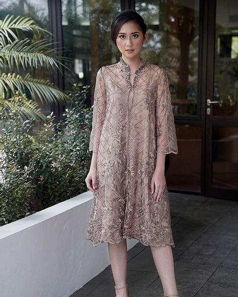 AIMEE. di Instagram "�❌SOLD OUT❌ LILLY COLOUR : Light Brown SIZE : All size Kalula Collection 2019 #aimee__id #aimee #dresses #dress #lookbook…" Model Dress Brokat Modern, Brokat Modern, Dress Brokat Modern, Model Dress Kebaya, Kebaya Lace, Batik Dress Modern, Kebaya Modern Dress, Kebaya Brokat, Dress Pesta