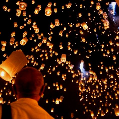 Does Napa Valley allow this? (Flying paper lanterns). Flying Paper Lanterns, Lantern Fest, Lanterns Diy, Floating Lanterns, Wedding Send Off, Earth Photos, Sky Lanterns, Visit Thailand, Colorful Places