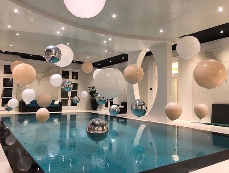 Balloons and The City on Instagram: “Epic pool decoration for the engagement party! ✨💍 .  #balloons #balloonstoronto #balloondecorations #eventstoronto #torontoevents…” Glam Pool Party, Pool Balloons, Engagement Party Balloons, Pool Party Diy, Pool Party Drinks, Champagne Reception, Epic Pools, Pool Party Adults, Backyard Pool Parties