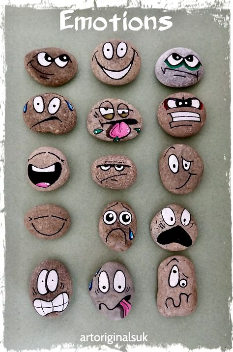 Happy Face Rock Painting, Painting Faces On Rocks, Painted Rocks Characters, Rock Painting Funny Faces, Funny Faces Painted On Rocks, Funny Face Drawings, Dog Stencil, Birdhouse Craft, Sharpie Crafts