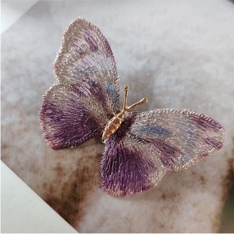 Women’s Handmade Embroidered Butterfly Shaped Brooch Sweater Pin Suits Corsage Shawl Clip Material : Fabric Alloy All Offers Are Welcome !!! Happy To Answer Any Questions! Super Fast Shipping, Ship Out Next Business Day Vintage Gold Brooch, Brooch Corsage, Sweater Pin, Embroidered Butterfly, Butterfly Brooch, Cat Brooch, Butterfly Shape, Purple Butterfly, Flower Pins