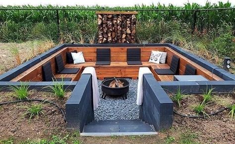 Fire Pit Landscaping, Winter Planter, Cool Fire Pits, Garden Fire Pit, Fire Pit Area, Backyard Fire, Fire Pit Backyard, Concrete Patio, House Landscape