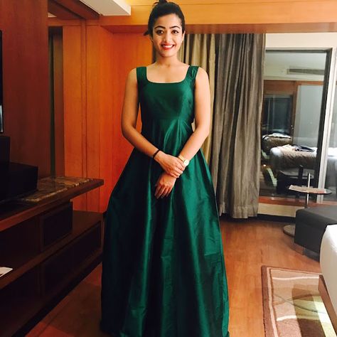 Actress Rashmika Mandanna Latest Pics - Actress Doodles Hindu Wedding Dress, Beautiful Spring Dresses, Wedding Dresses Pakistani, Indian Wedding Lehenga, Indian Sari Dress, Lehenga Choli Wedding, Rashmika Mandanna, Gown For Women, Simple Kurti Designs