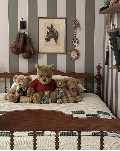 Christopher Robin Bedroom, Old Money Kids Bedroom, Nancy Meyers Nursery, American Boys Room, Farm Bedroom Ideas For Boys, Vintage Toddler Boy Room, Vintage Little Boys Room, Ralph Lauren Nursery, Western Boys Room