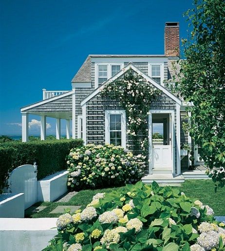 Beach Cottages House Plans, Modern Beach Cottage, Beach Cottage Design, Beach Houses Architecture, Beach Chic Decor, Nantucket Cottage, Home Styles Exterior, Beach House Interior Design, Seaside House