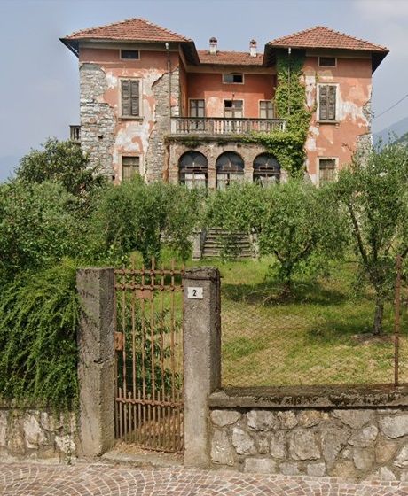 Abandoned Italian Villa, Old Italian Villa, Old Italian House, Italian House Plans, Cool Mansions, Tuscan Style Homes, Home Styles Exterior, Villas In Italy, Creepy Houses