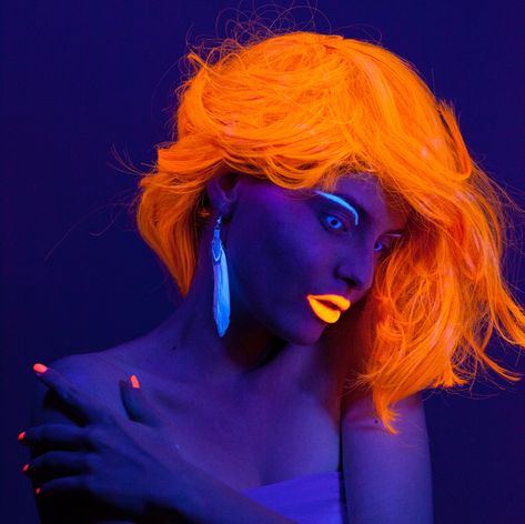 How to Get Glow In The Dark Hair - i share tips and tricks for how to do glow in the dark rainbow hair at home. cruelty free and vegan. Diy Glow In The Dark Makeup, Uv Hair Dye, Neon Hairstyles, Bright Orange Hair, Uv Hair, Glow In The Dark Hair, Neon Hair Color, Uv Photography, Uv Makeup