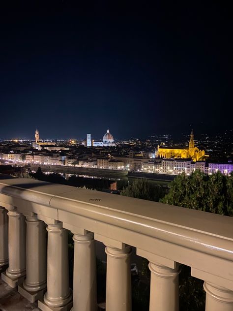 Florence Italy Aesthetic Night, Florence At Night, Sicily Italy Aesthetic, Florence Aesthetic, Italy Night, Losing Hope, Firenze Italy, Italian Life, Summer Romance