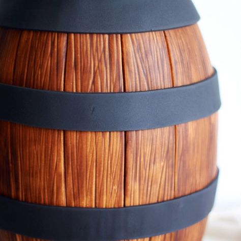 Whiskey Barrel Cake Ideas, Bourbon Barrel Cake, Whisky Cake Design, Whiskey Barrel Cake, Whisky Cake, Bourbon Cake, Cake Design Tutorial, Alcohol Cake, Bbq Birthday