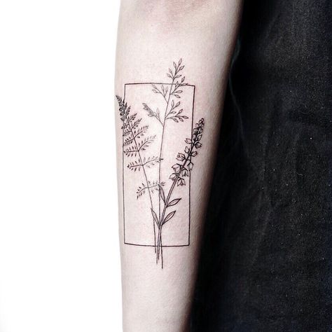 ❈ Tattoo Artist | Berlin ❈ on Instagram: “Grass, fern and wildflowers for Heidi. I hope you’re all enjoying your holidays so far! 💜✨ ———— . . . . #rachainsworth #lagrainetattoo…” Fern Tattoo, Funky Tattoos, Wildflower Tattoo, Botanical Tattoo, Makeup Tattoos, Simplistic Tattoos, Fine Line Tattoos, Minimal Tattoo, Line Tattoos