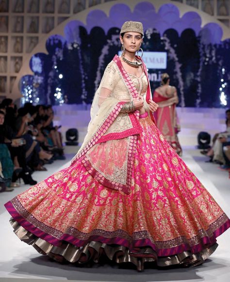 Indian Designer Bridal Dresses Wedding Trends 2016-2017 | StylesGap.com Orang India, Indian Wedding Dresses, Ritu Kumar, Designer Bridal Lehenga, India Fashion Week, Pakistani Wedding Dress, Gaun Fashion, Salwar Kamiz, Indian Bridal Dress