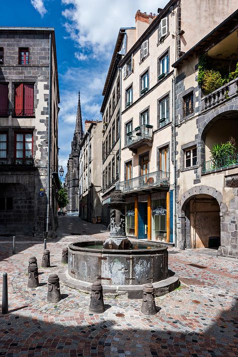 Photothèque Arnaud Frich | Fontaine et Place du Terrail, Clermont Ferrand Euro Summer, Pop Up, Statue, France, Road, Architecture, Instagram