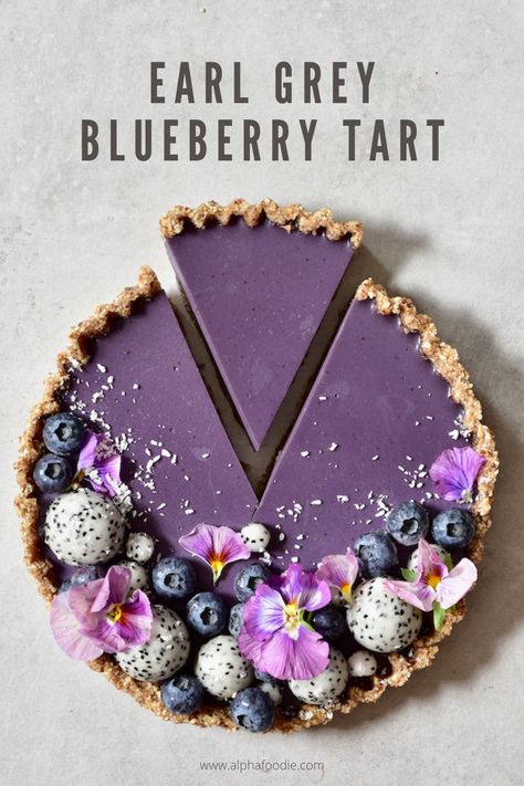 Blueberry Tart Recipe, Vegan Tarts, Edible Flowers Recipes, Blueberry Tart, Decoration Patisserie, Vegan Pumpkin Pie, Easy Vegan Dessert, Tart Filling, Berry Tart