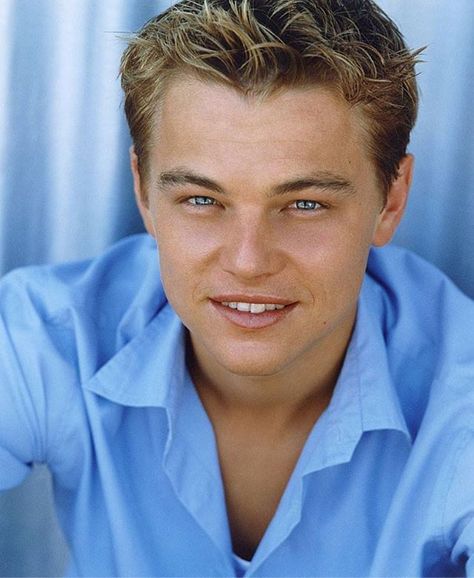 The Beach Leonardo Dicaprio, Leonardo Dicaprio The Beach, Alex Roe, Leonardo Dicaprio Photos, Leo And Kate, Famous Directors, Leonardo Dicaprio 90s, Young Leonardo Dicaprio, Leo Dicaprio