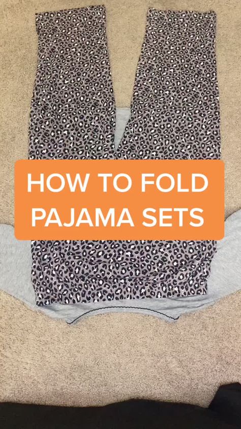 Folding Pajamas To Save Space, Vacation Airplane, How To Fold Pants, Flair Pants, Travel Life Hacks, Travel Essentials Men, Airplane Essentials, Carry On Bag Essentials, Gym Clothes Women