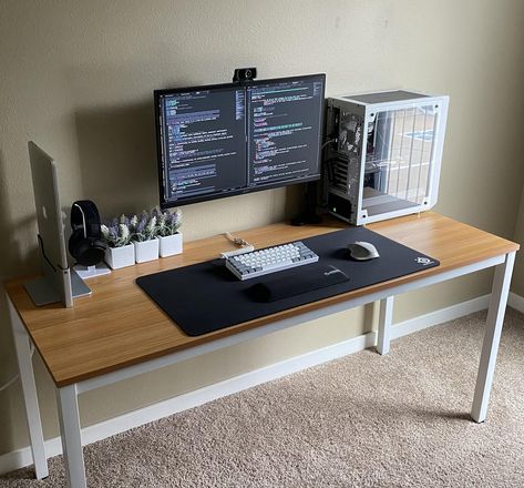 Wood gaming desk setup with natural light and modern battlestation idea // For more minimal gaming setups & battlestations, check out the Gridfiti blog // Photo by u/schooloftuna Setup Pc, Gaming Desk Setup, Best Gaming Setup, Dream Desk, Computer Desk Setup, Desktop Design, Pc Setups, Desktop Setup, Desk Inspo